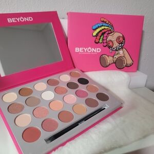 Beyond 24 Pan Eyeshadow Palette - Nudes And Shimmers Shades 24F